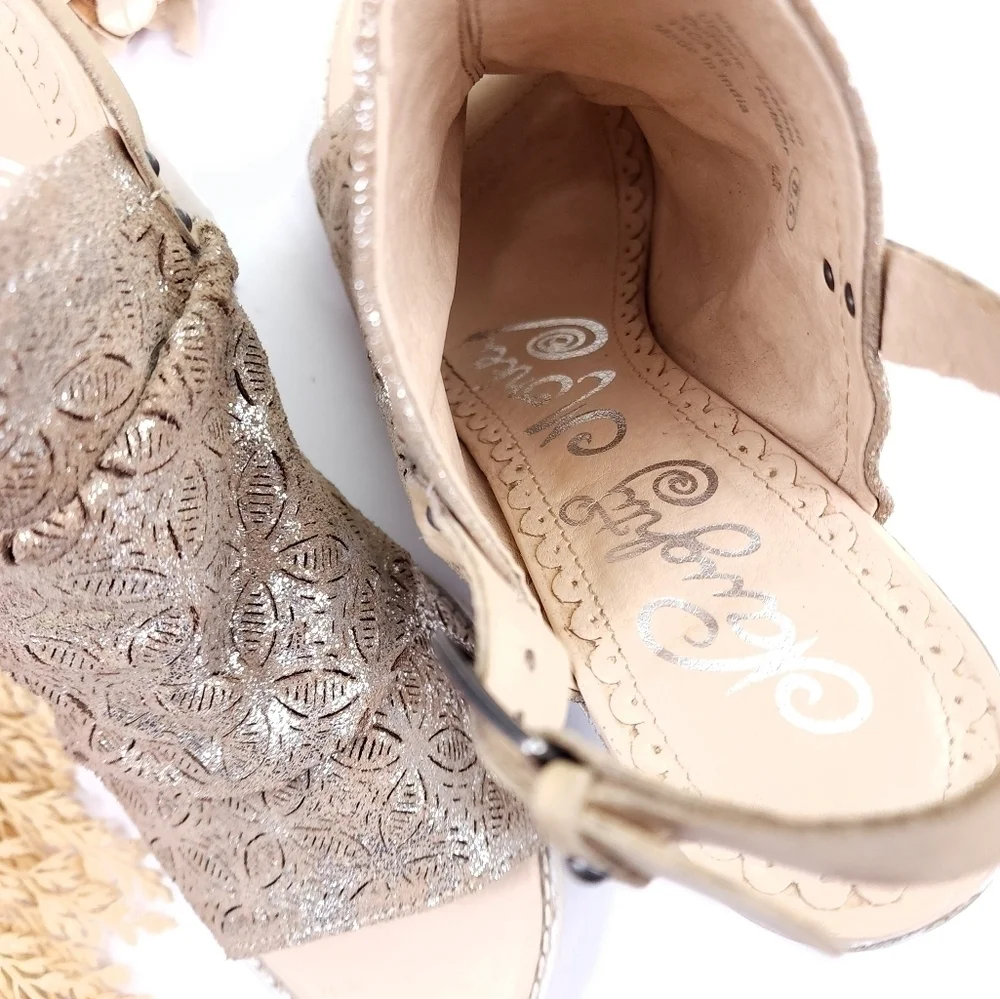 Naughty Monkey Gold Grey Distressed Thick Heeled Open Toe Sz 8.5 - Picture 4 of 13